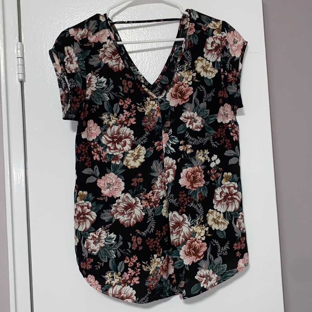 Size S minimally worn‎ Halogen blouse